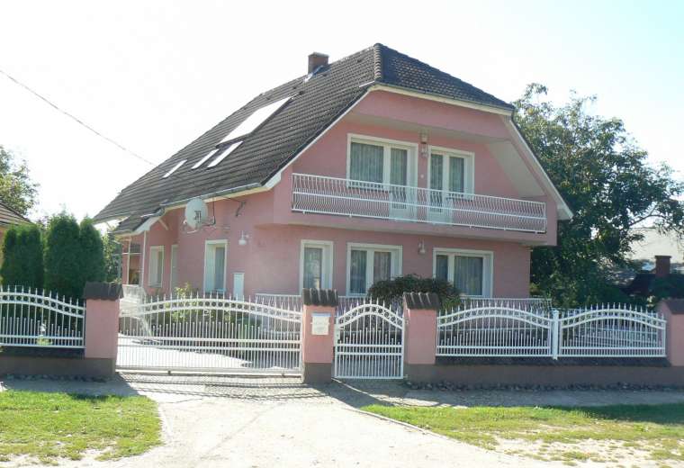 Zsuzsi Ház Balatonszemes