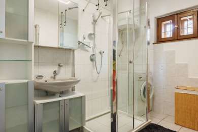 5b2b775c8628eaf66fcf212dd0